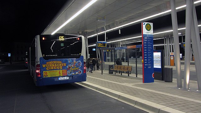 Bus am neuen Busbahnhof
