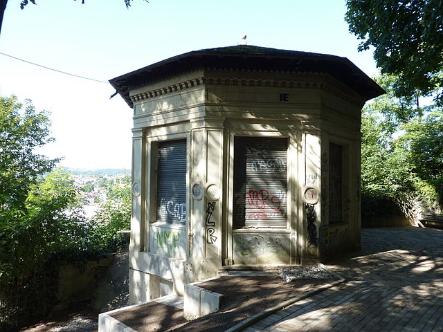Pavillon im Klophauspark...